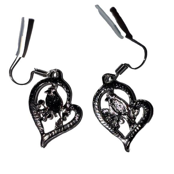 NWT Heart Shaped Cardinal Dangle Earrings - Picture 3 of 3
